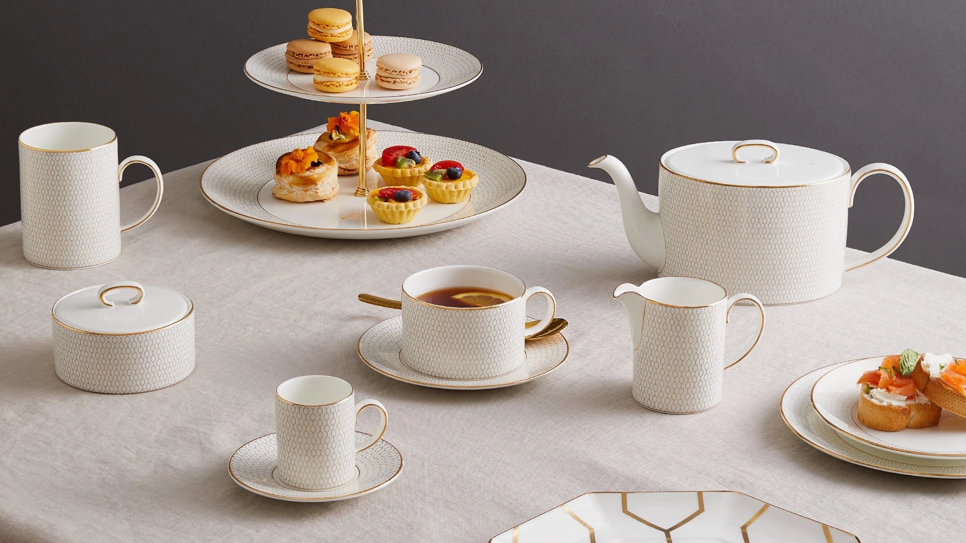 Wedgwood Renaissance Gold Wedgwood Sailors Farewell Sauce Boat