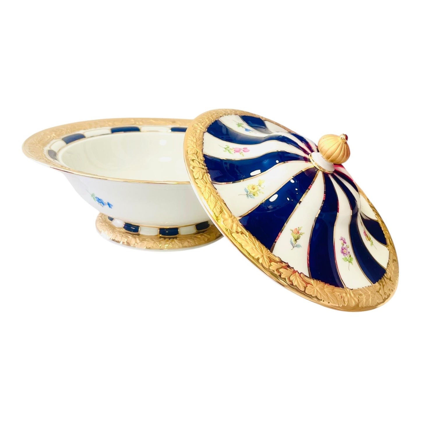 Meissen Strewn Flowers Bowl with Lid