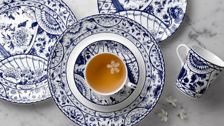 Royal Crown Derby Victoria's Garden